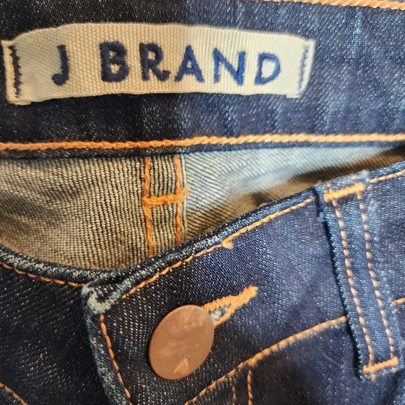 NWT J Brand Curvy Fit Skinny darkwash jeans. Women's size 30.